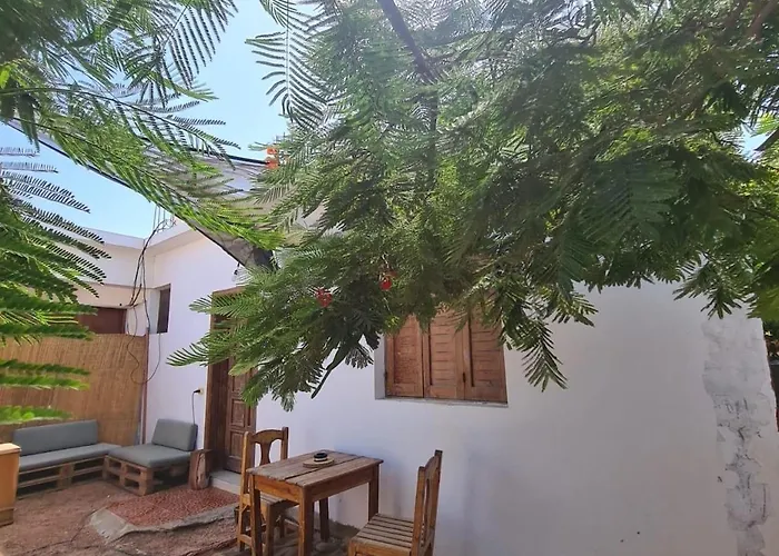Cozy 2 Bedrooms In Eel Gardens, Hébergement de vacances *