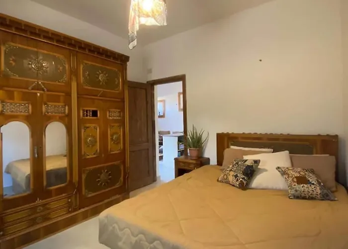 Cozy 2 Bedrooms In Eel Gardens, Hébergement de vacances