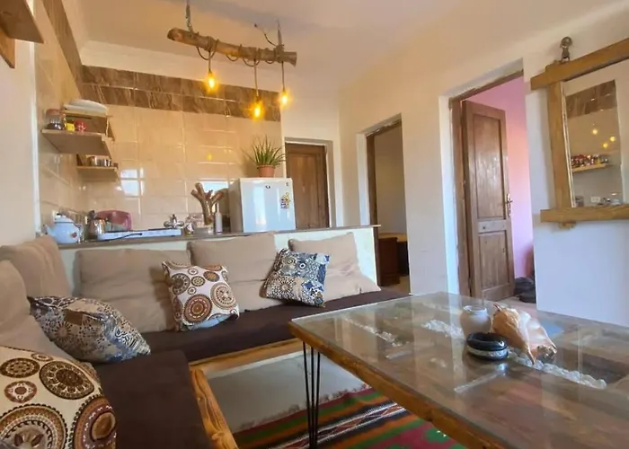 Hébergement de vacances Cozy 2 Bedrooms In Eel Gardens, *
