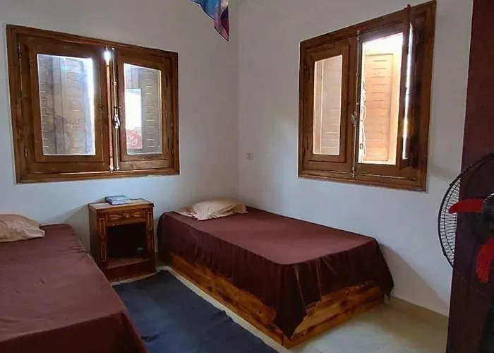 Cozy 2 Bedrooms In Eel Gardens,